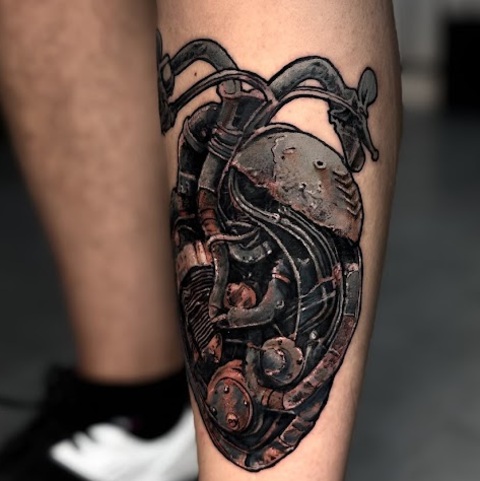 Bu galeride Mesut Ayvaz’ın Eskişehir’de gerçekleştirdiği realistik dövme, black grey ve özel tasarım tattoo çalışmalarını inceleyebilirsiniz. Her dövme kişiye özel olarak tasarlanır ve profesyonel ekipmanlarla uygulanır.
