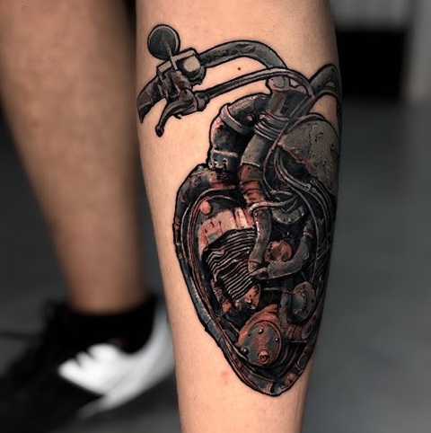 Bu galeride Mesut Ayvaz’ın Eskişehir’de gerçekleştirdiği realistik dövme, black grey ve özel tasarım tattoo çalışmalarını inceleyebilirsiniz. Her dövme kişiye özel olarak tasarlanır ve profesyonel ekipmanlarla uygulanır.
