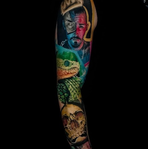 Bu galeride Mesut Ayvaz’ın Eskişehir’de gerçekleştirdiği realistik dövme, black grey ve özel tasarım tattoo çalışmalarını inceleyebilirsiniz. Her dövme kişiye özel olarak tasarlanır ve profesyonel ekipmanlarla uygulanır.
