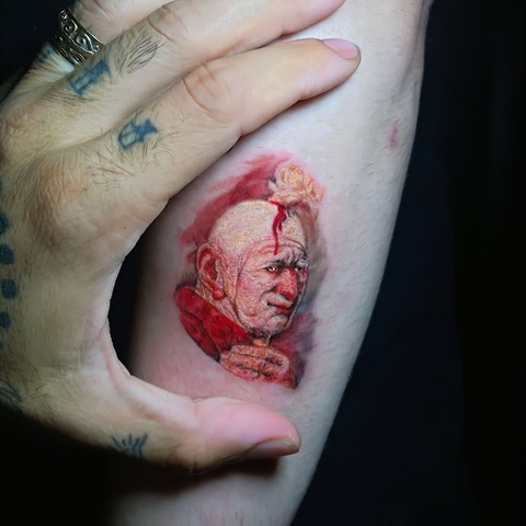 Bu galeride Mesut Ayvaz’ın Eskişehir’de gerçekleştirdiği realistik dövme, black grey ve özel tasarım tattoo çalışmalarını inceleyebilirsiniz. Her dövme kişiye özel olarak tasarlanır ve profesyonel ekipmanlarla uygulanır.
