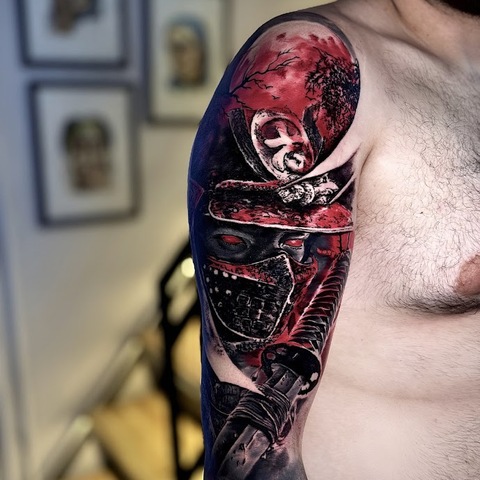 Bu galeride Mesut Ayvaz’ın Eskişehir’de gerçekleştirdiği realistik dövme, black grey ve özel tasarım tattoo çalışmalarını inceleyebilirsiniz. Her dövme kişiye özel olarak tasarlanır ve profesyonel ekipmanlarla uygulanır.
