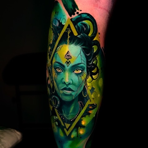 Bu galeride Mesut Ayvaz’ın Eskişehir’de gerçekleştirdiği realistik dövme, black grey ve özel tasarım tattoo çalışmalarını inceleyebilirsiniz. Her dövme kişiye özel olarak tasarlanır ve profesyonel ekipmanlarla uygulanır.
