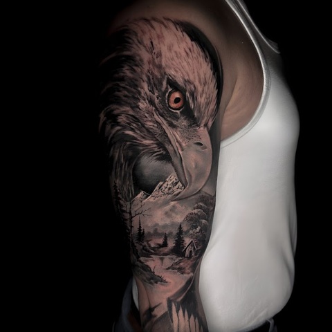 Bu galeride Mesut Ayvaz’ın Eskişehir’de gerçekleştirdiği realistik dövme, black grey ve özel tasarım tattoo çalışmalarını inceleyebilirsiniz. Her dövme kişiye özel olarak tasarlanır ve profesyonel ekipmanlarla uygulanır.
